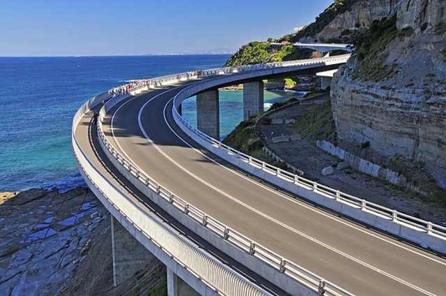 The amazing sea cliff bridge